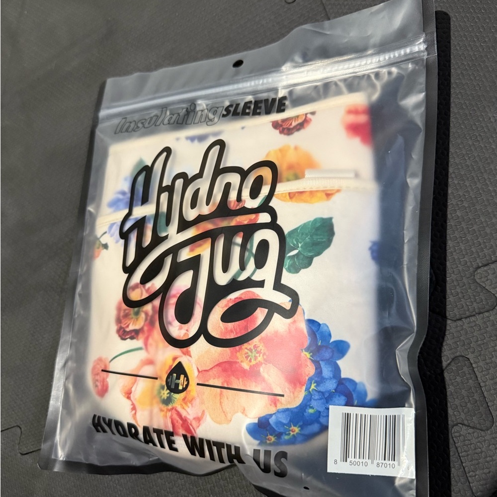 HydroJug Floral Insulating Sleeve plus 2 straws